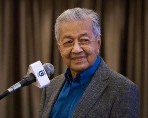 &#039;I hope he&#039;s right&#039;: Mahathir warns Malays in Malaysia could lose power and become like Singapore; some Malaysians welcome becoming like Singapore