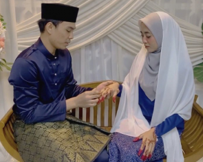 A wedding – complete with ring – for under $300? These Malaysian newlyweds prove it is possible