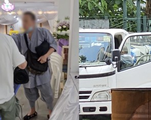 &#039;Gangster&#039; monk &#039;throws fist and chair&#039; at deceased&#039;s family at Bukit Merah wake