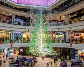 Mercedes-Benz dazzles Great World Singapore with 8-metre interactive Christmas tree