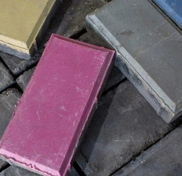 Plastic paving: Egyptian startup turns millions of bags into tiles