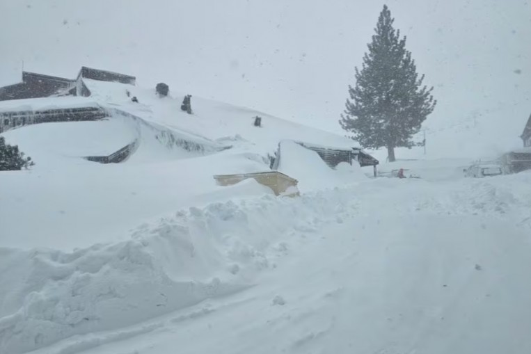 California snow storm closes highway, threatens avalanches, World News